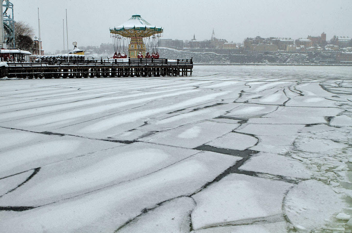  - Ice-sheets-on-water-Stockholm-IMG_3008