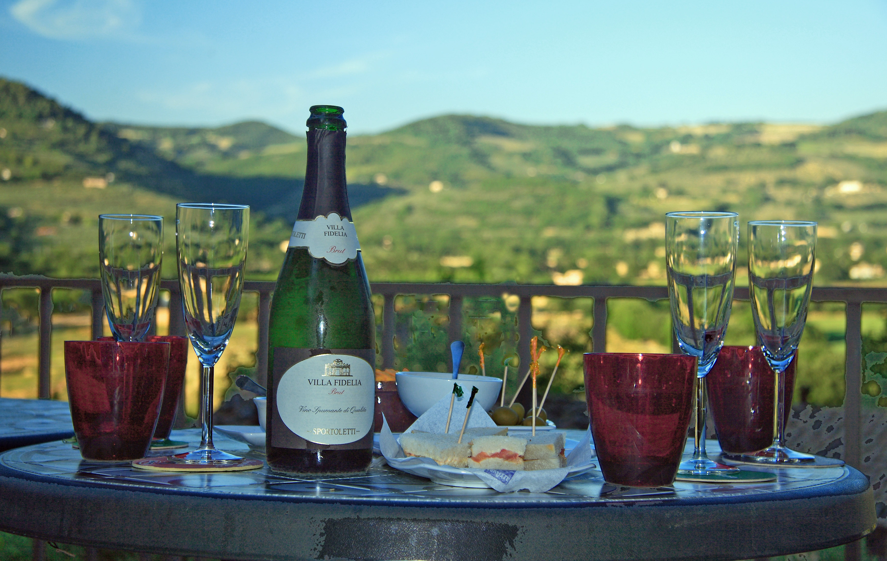 In Spello, we walked by this restaurant and could see from the street that it had a fantastic view. But we walked on as we had planned to go back to the Villa and cook. Happily, we changed our minds and enjoyed Prosecco and an amazing vista.