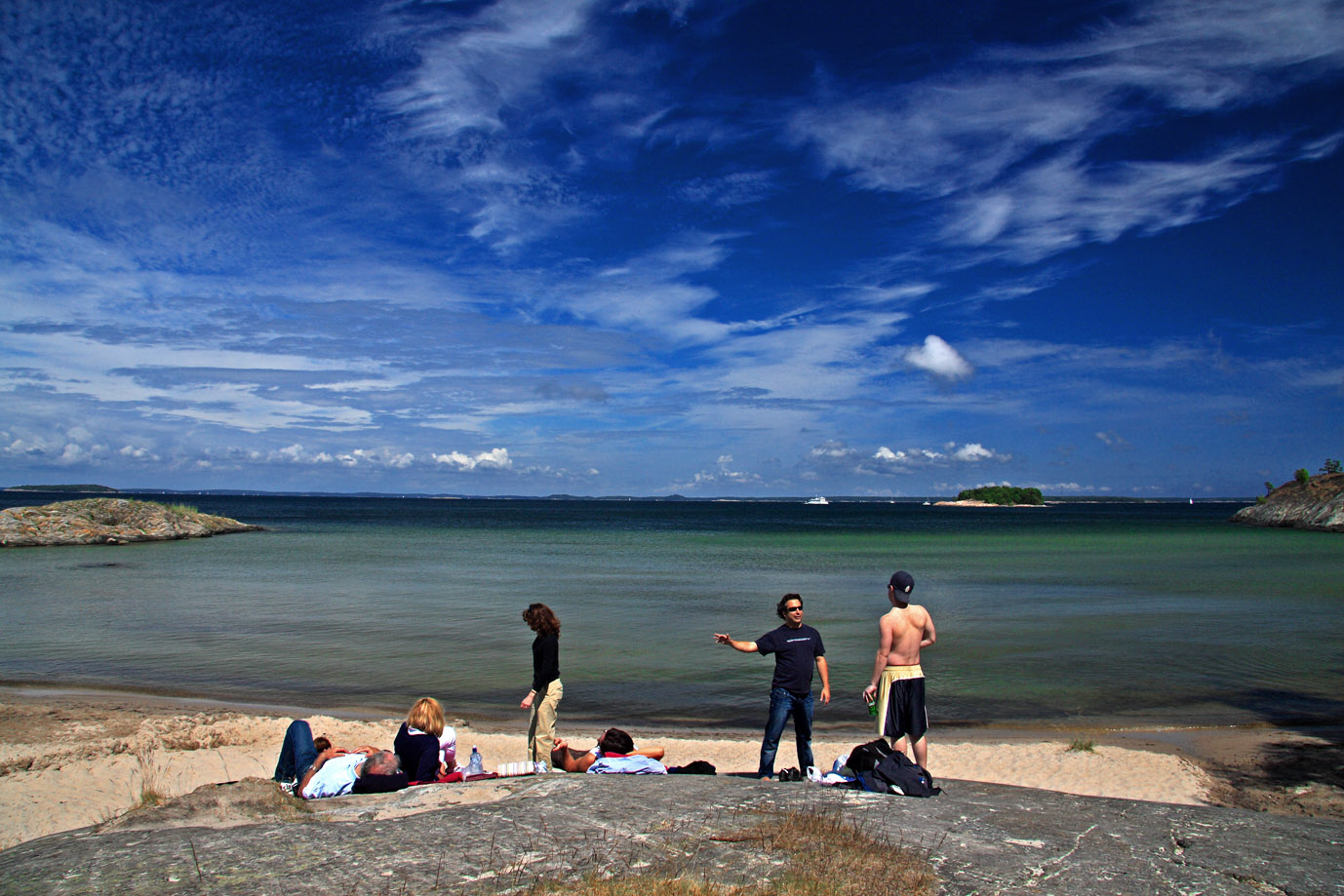 Hanging out on the beach at  Alléviken in Uto. Just another picnic in paradise!