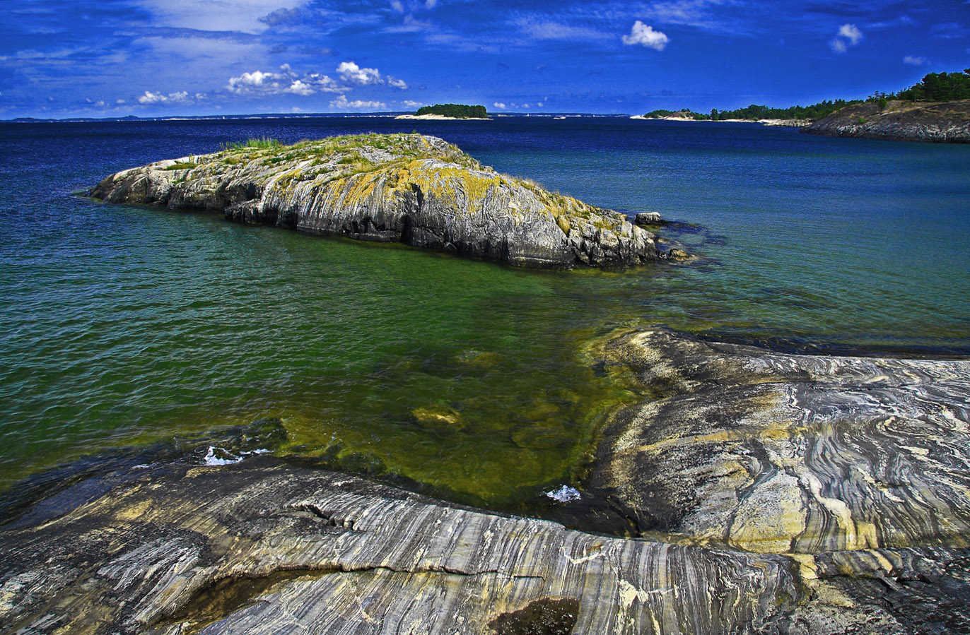 Alléviken-Striped-rock