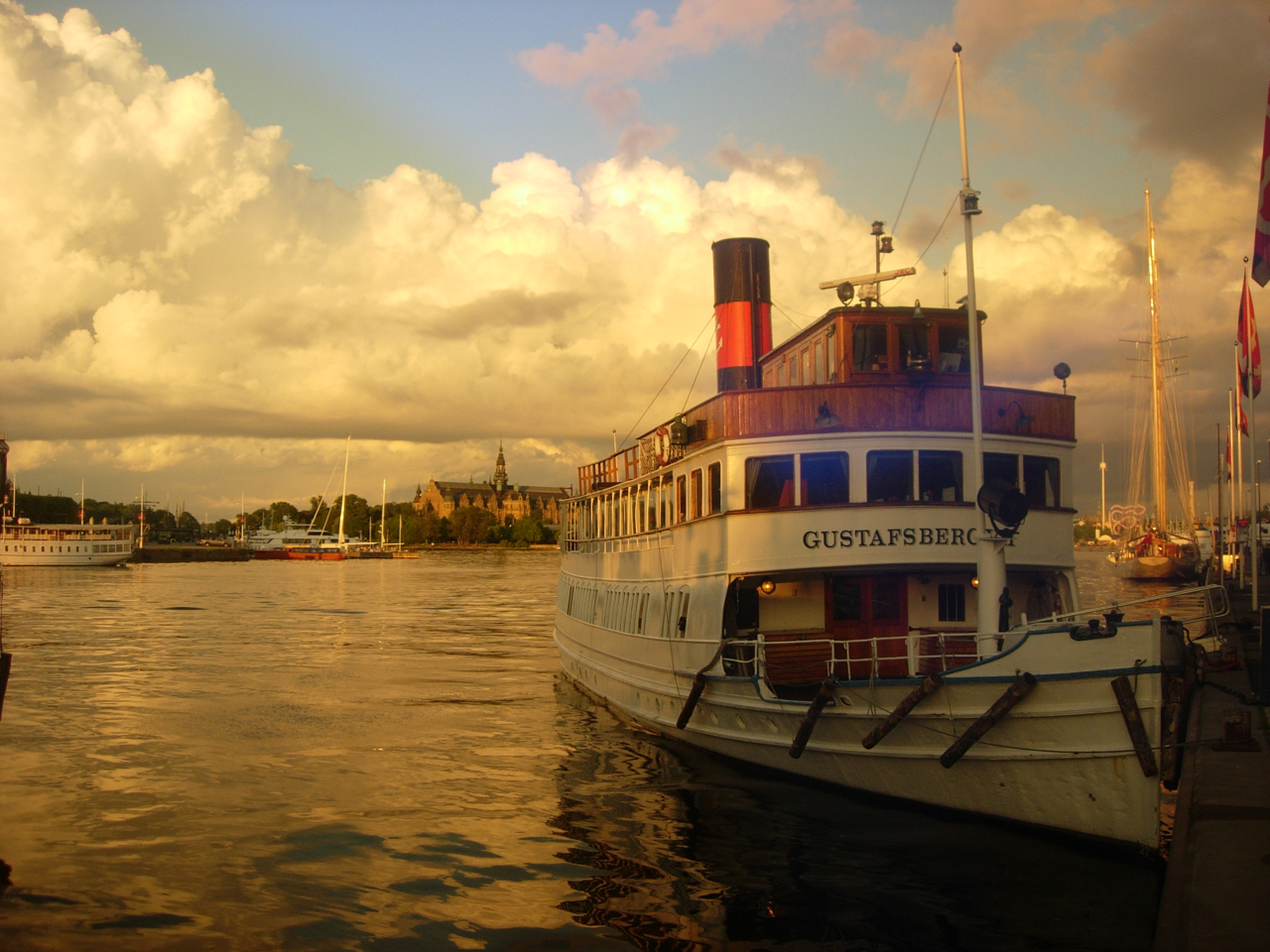 One of the tour boats at Nybroviken.