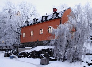 This golden yellow house on Södermalm provides a flash of color to the otherwise all white and gray landscape.