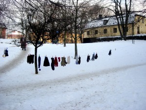 Leftover mittens and gloves at Kristinehovsmalmgård.